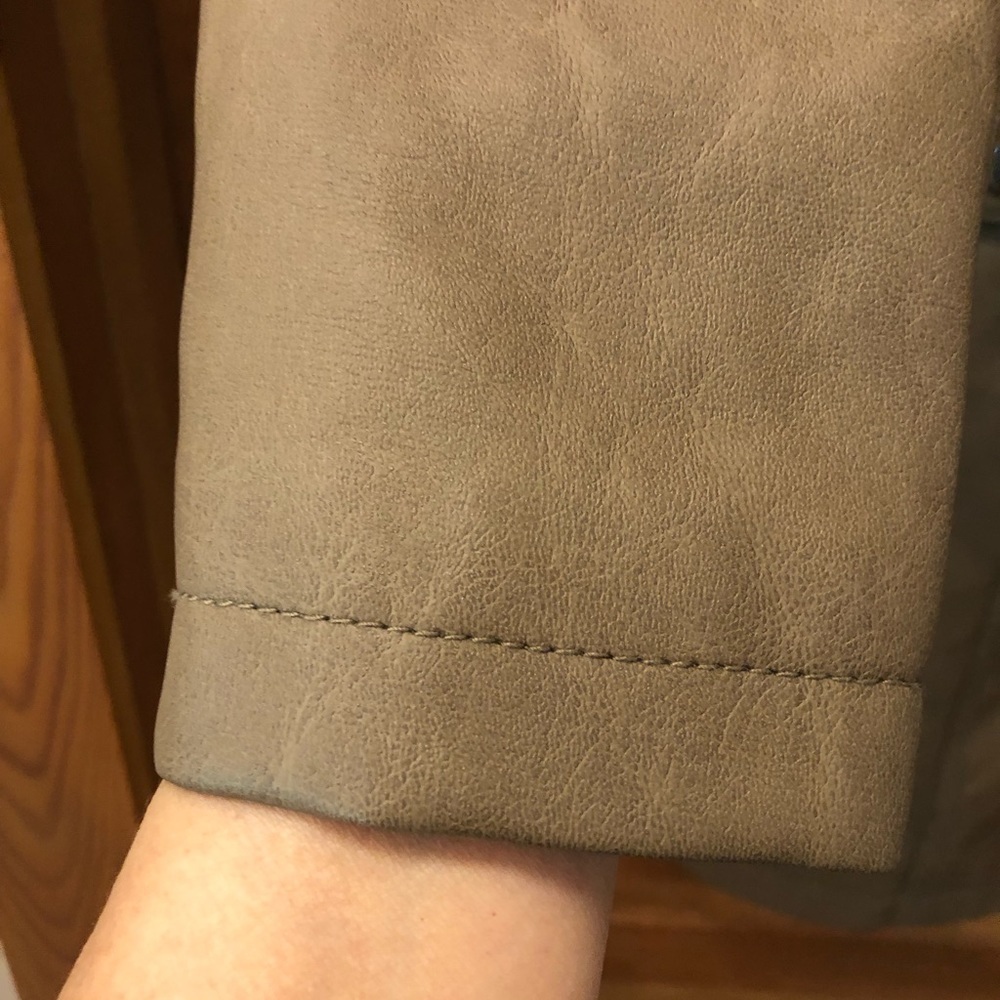 Cavalini/ Woman’s faux Leather Jacket/ removable faux collar/ size M / - Picture 4 of 12